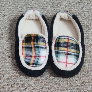 Dearfoams Boy's Plaid and Gray Slippers